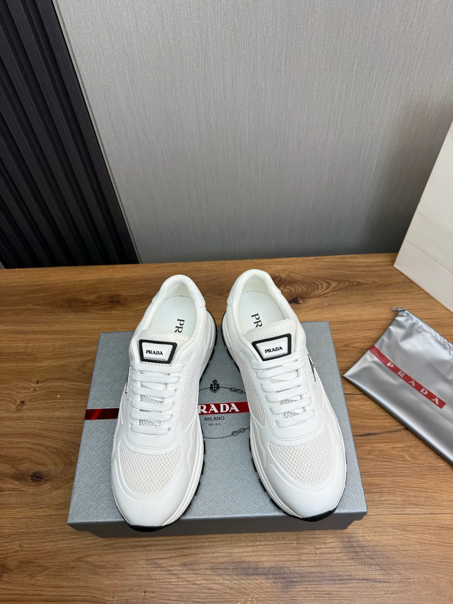 Men's shoes 💰580💰 [PRADA] Autumn and winter hot men's shoes shipped 👏Official website synchronized ⬆️Original fly-woven cowhide fabric + cowhide lining, 1⃣️:1⃣️reproduction, original sole, 38-45 (45. Customized, non-refundable)
